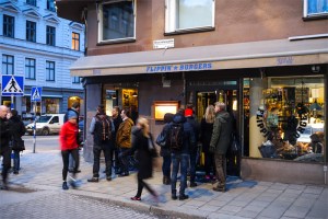 yvonnelin_flippingburger